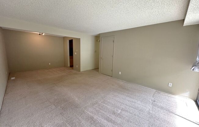 The village in Kirkland - 1 bed 1 bath 2nd floor unit with balcony