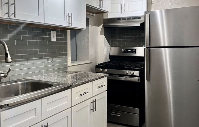 *** Beautiful Avalon Apartment on California Avenue * Renovated * Granite & Stainless Steel * Modern * Available Now ***