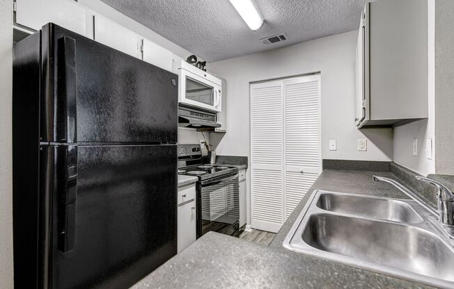 2 beds, 2 baths, 1,000 sqft, $1,050, Unit C21