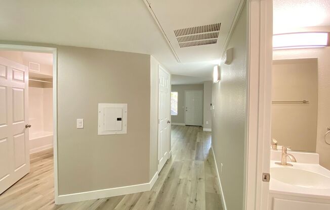 2 beds, 2 baths, 800 sqft, $2,677, Unit 20-102