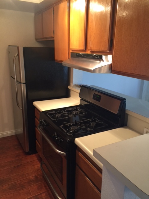 2 beds, 2 baths, 700 sqft, $2,500