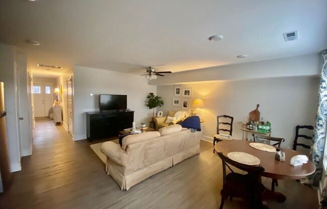 2 beds, 2.5 baths, $1,295