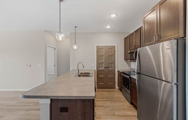 3 beds, 2 baths, 1,421 sqft, $1,500, Unit 307