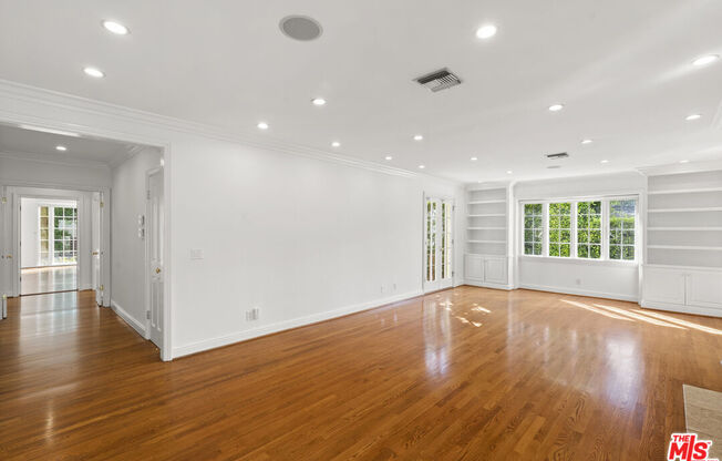 1240 N DOHENY DR