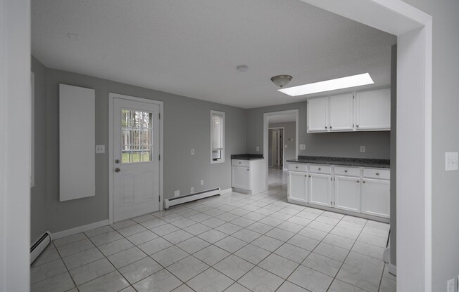 4 STERLING LN