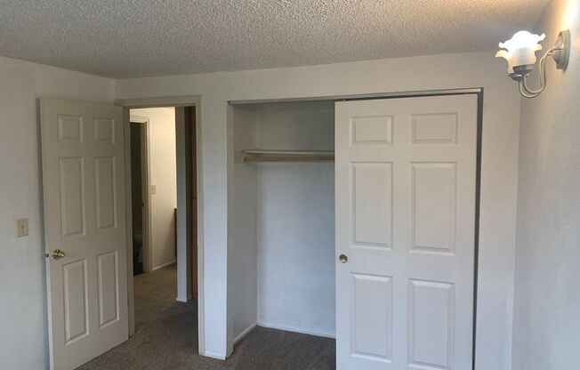 2 beds, 1 bath, $1,150, Unit A6