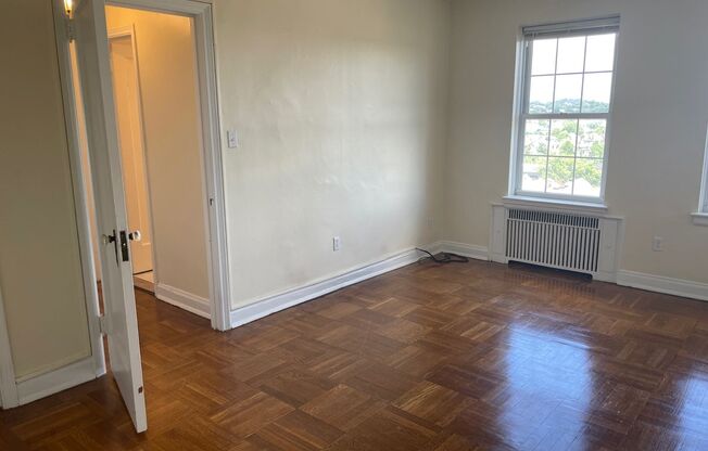 1 bed, 1 bath, 768 sqft, $1,510, Unit Royal York 211