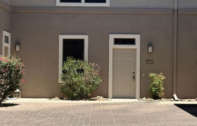 Venu at Grayhawk. 2 bed, 2.5 bath townhome, 1 cg, gated community, Lots of Amenities