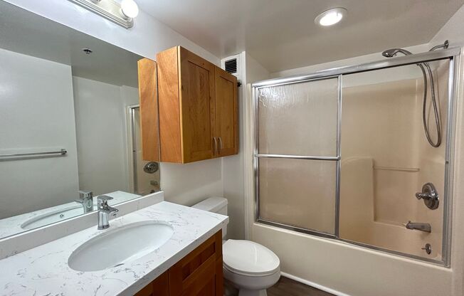 2 beds, 1 bath, $2,400