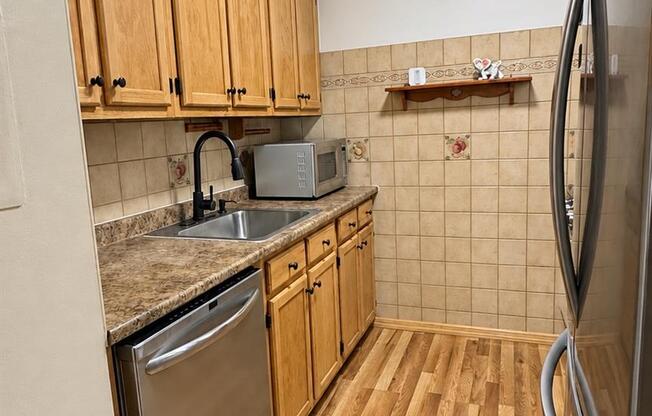 2 beds, 1 bath, 779 sqft, $4,800, Unit 1