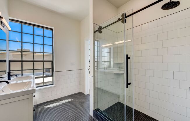 3 beds, 2 baths, 1,230 sqft, $2,700, Unit 305