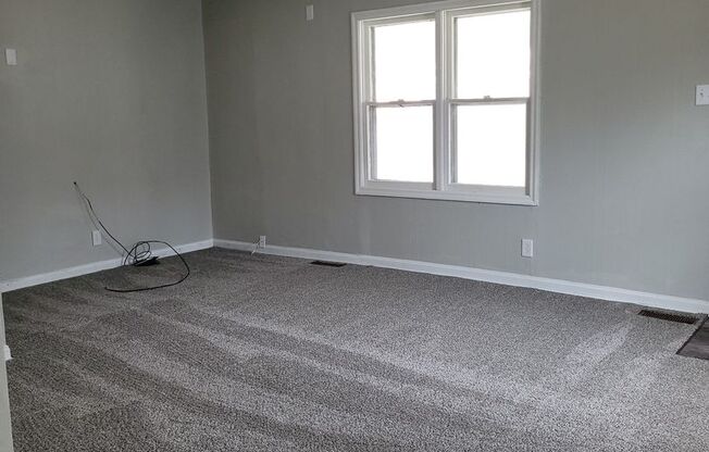 3 Bed 2 Bath Bungalow walking distance to river