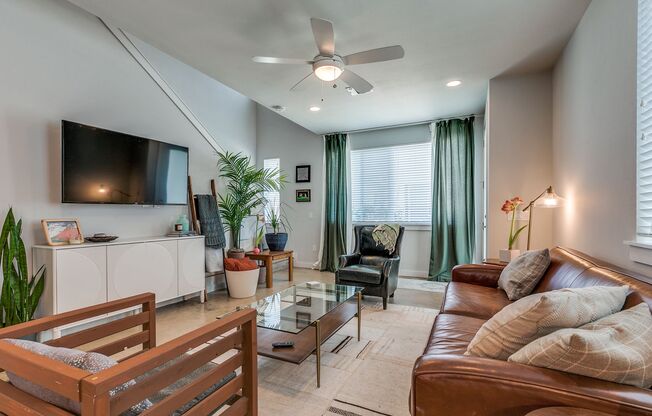 CONTEMPORARY SOUTHTOWN 2-BEDROOM TOWNHOME