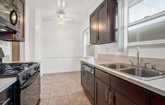 Apartments in Los Angeles, CA Kitchen