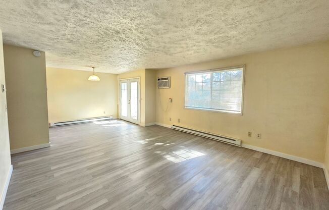 2 beds, 1 bath, $1,095, Unit 306