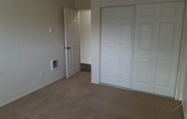 2 beds, 1 bath, 810 sqft, $1,550, Unit 07*