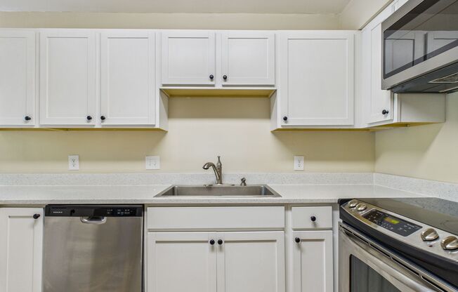 Charming 3-Bedroom Townhome in Sunset Woods