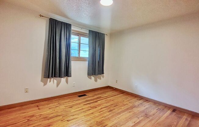 3 beds, 1 bath, $2,395