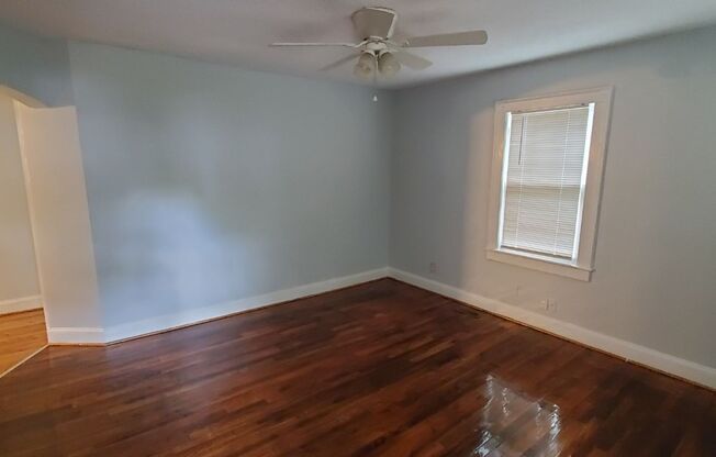 2 beds, 1 bath, $1,095