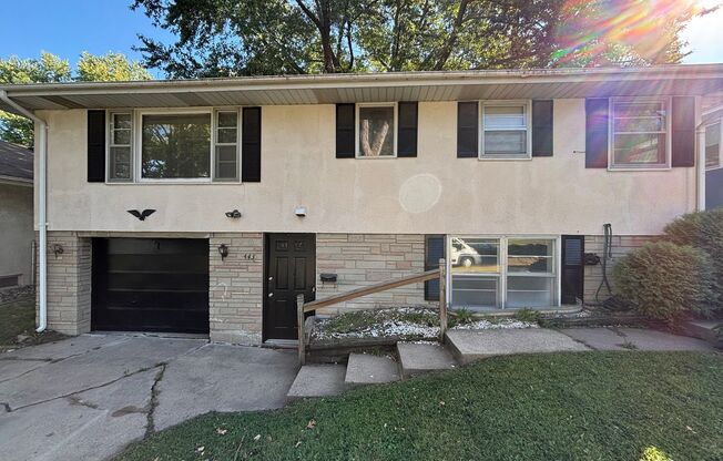 Beautiful 4 Bedroom 2 Bath Home in South St. Paul!