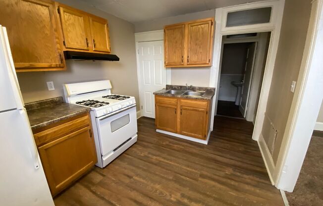 2 beds, 1 bath, 750 sqft, $750