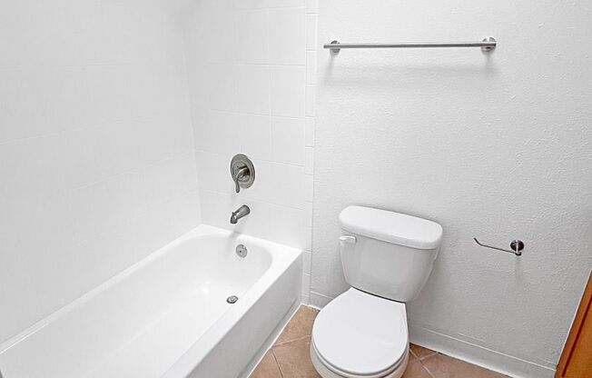 2 beds, 2.5 baths, 1,123 sqft, $2,210