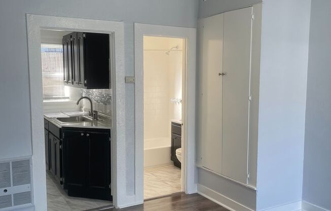 1420-24 E 75TH LLC
