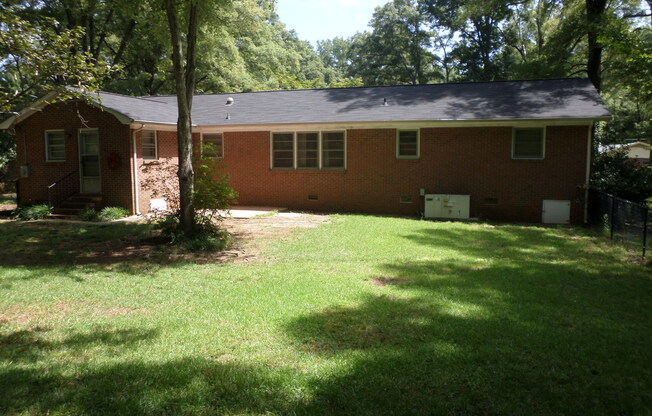 3 Bedroom 2 Bathroom Brick Ranch Home near Cherry Park