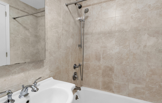 352 W 123 ST