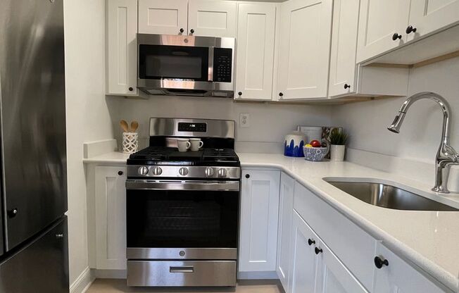 Gorgeously remodeled High Pointe 1bd/1ba Condo with new everything! Available 12/1