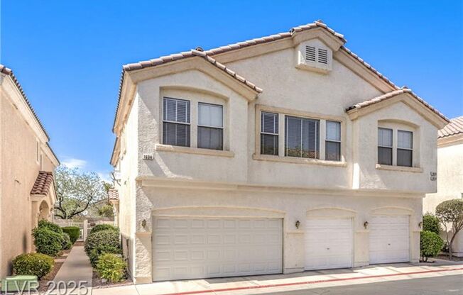 Stylish 3-Bedroom Townhouse with Private Backyard & Community Pool 89002