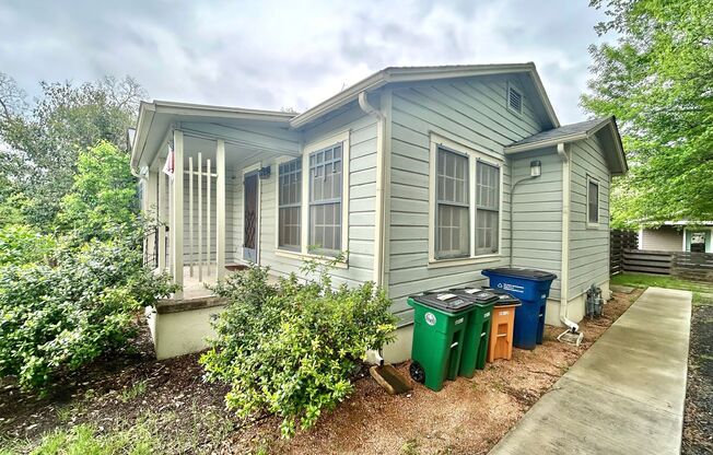 Charming & Homey 3/BR 1/BA with Cozy Porch, Deck & Fenced Yard!