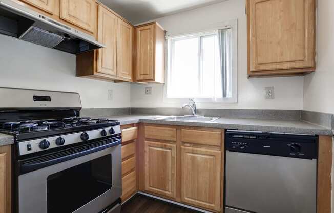 Fully Furnished Kitchen at The Fields of Arlington, Arlington, VA