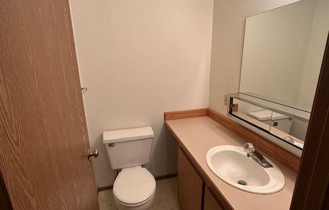 2 beds, 1.5 baths, 950 sqft, $1,600, Unit A103