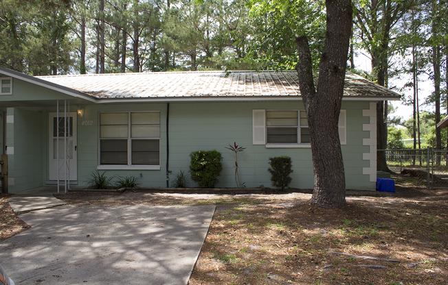 2 beds, 1 bath, 868 sqft, $1,100, Unit 4012 NE 1 TER