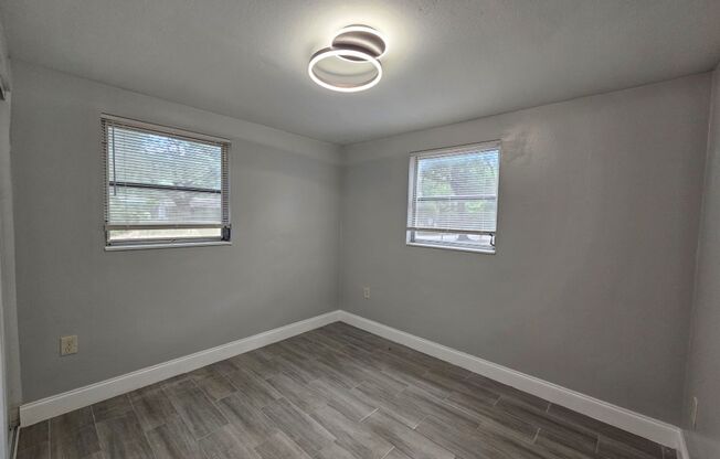 2 beds, 1 bath, $1,250, Unit Unit A