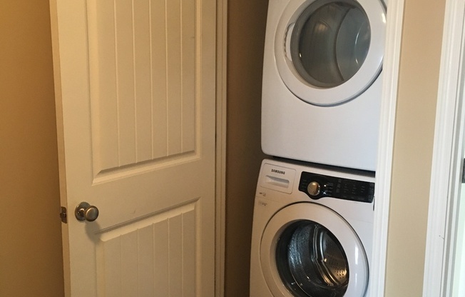 2 beds, 2.5 baths, 1,115 sqft, $1,055, Unit 031