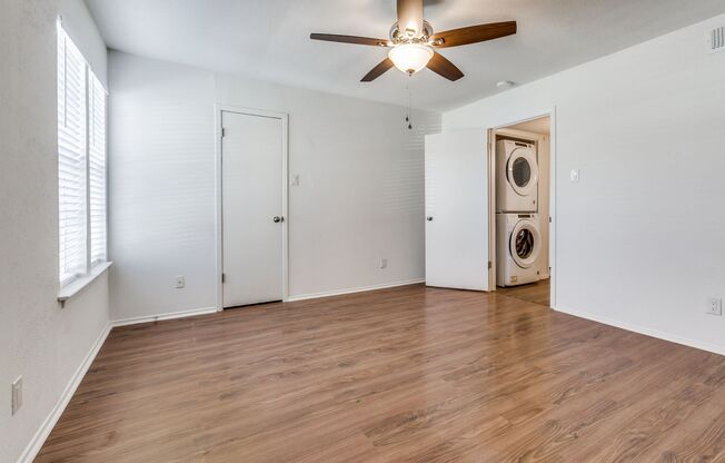 2 beds, 1 bath, $1,500, Unit #2033