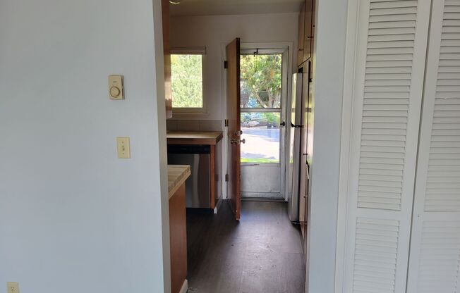 2 beds, 1 bath, $1,895