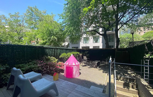 309 W 112 ST