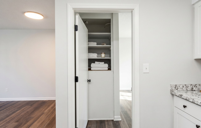 1 bed, 1 bath, 640 sqft, $965