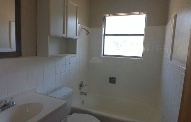 3 beds, 1 bath, $1,050