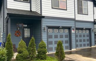 Fabulous and spacious Gresham townhome with private back patio available for long term lease!