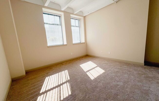 2 beds, 2 baths, 819 sqft, $1,600, Unit 211