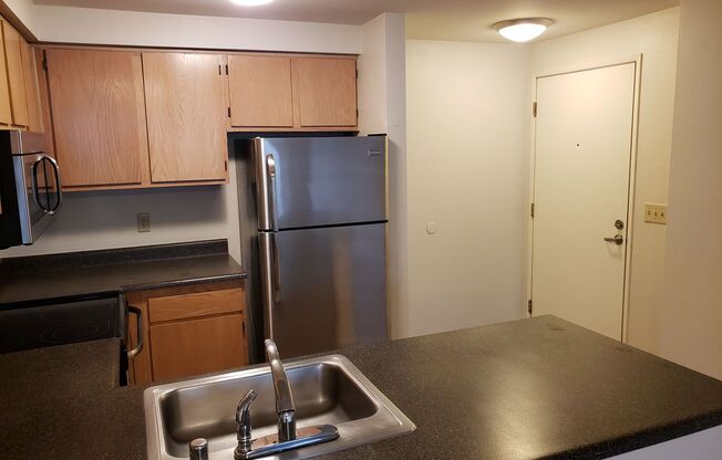 2 beds, 1 bath, $2,450, Unit 214