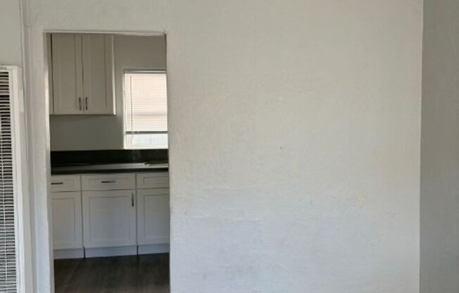 1830- 1832 Locust Avenue