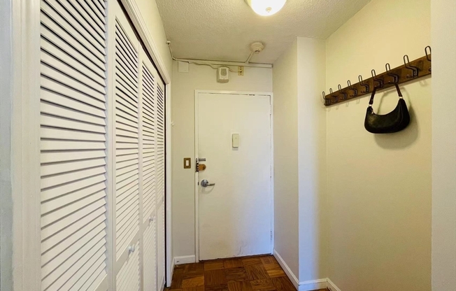 99 Pond Ave