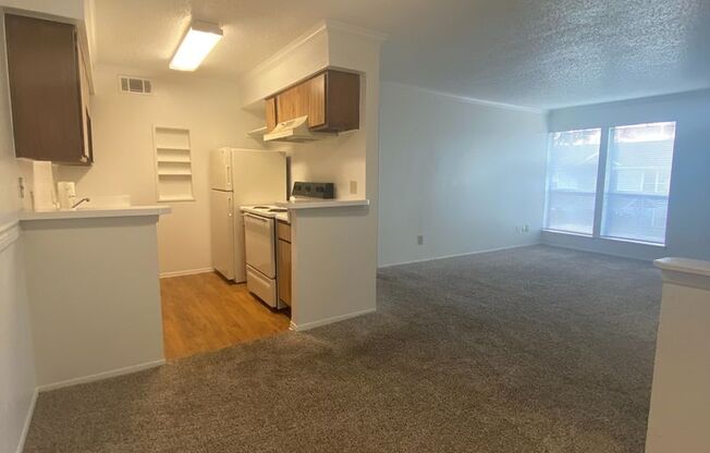 2 beds, 2 baths, 902 sqft, $1,070, Unit 233