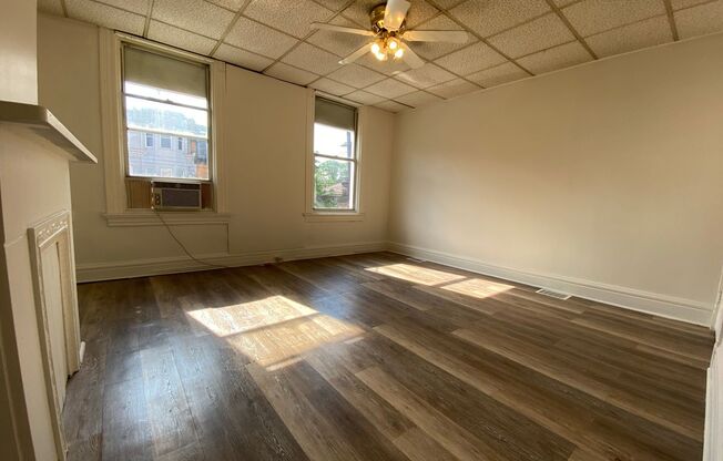 Super Spacious Townhome Close to Campus! Washer & Dryer Provided! Call Now!