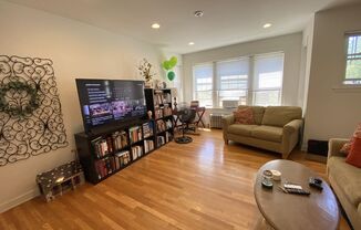 1900 W FARWELL AVE